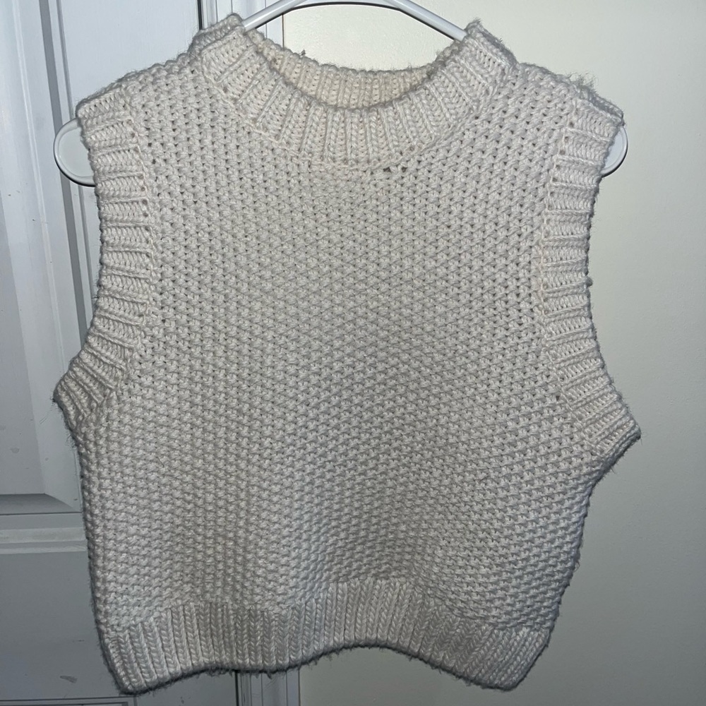 NWOT white Sweater vest